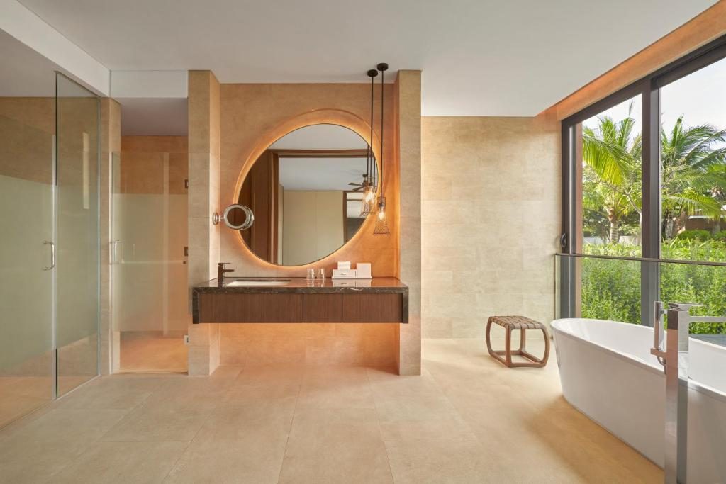 Two-Bedroom Villa with One King Bed and Two Double Beds