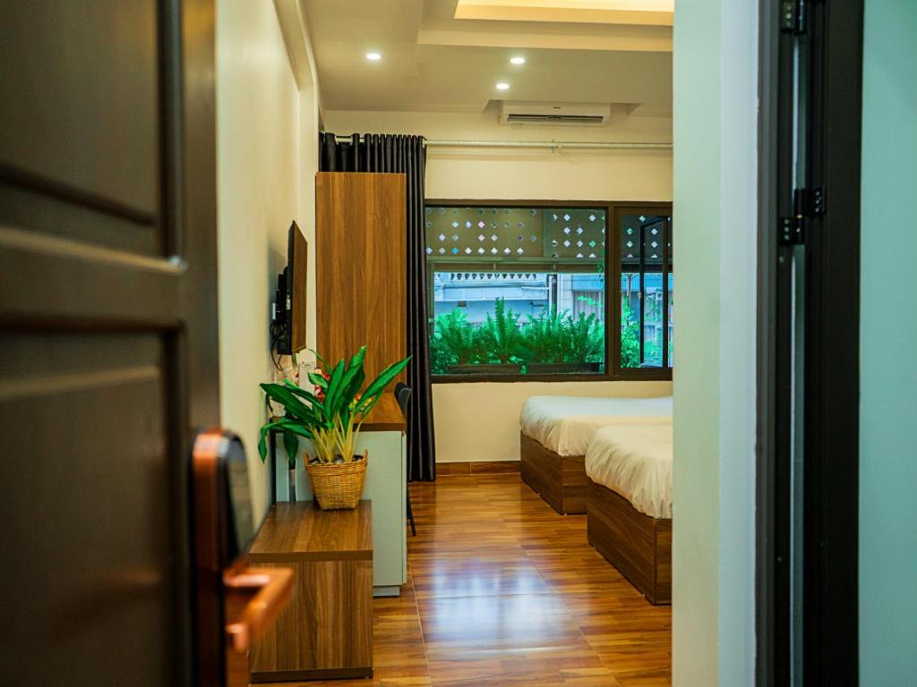 Phòng 3 Người Nhìn Ra Thành Phố