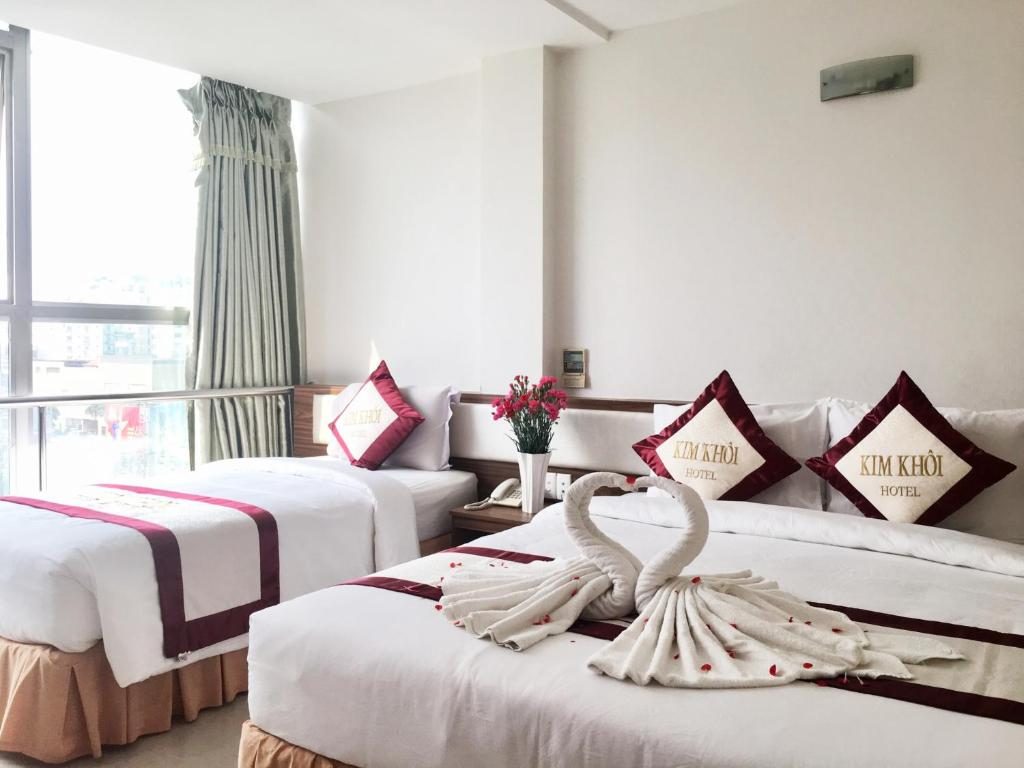 Phòng 3 Người Nhìn Ra Thành Phố