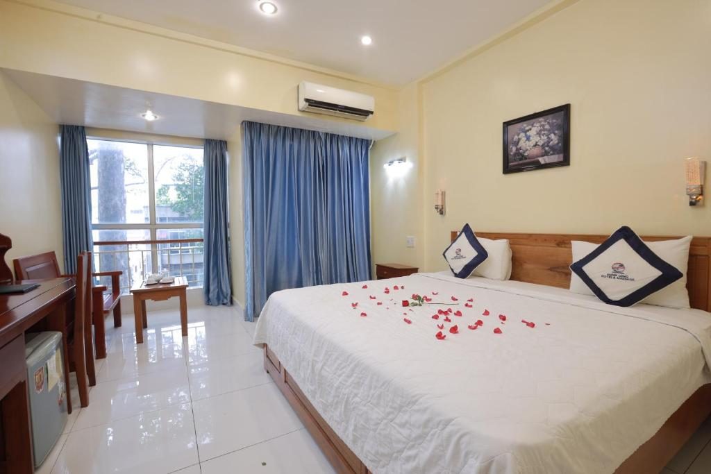 Phòng Deluxe Giường Đôi Có Ban Công