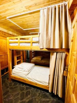 Giường Tầng Trong Phòng Ngủ Tập Thể Cho Nam Và Nữ