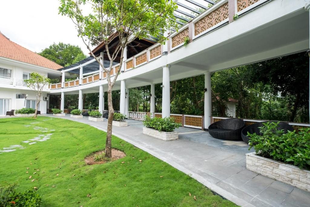Premium Deluxe Twin with Garden View