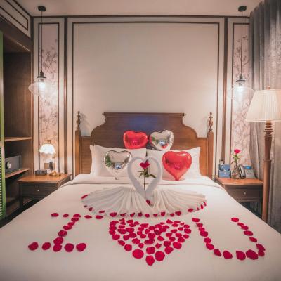 Phòng Deluxe Giường Đôi Nhìn Ra Thành Phố