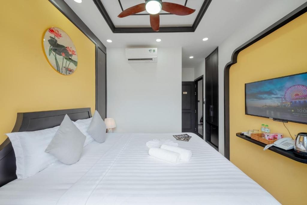 Phòng Deluxe Giường Đôi Có Ban Công