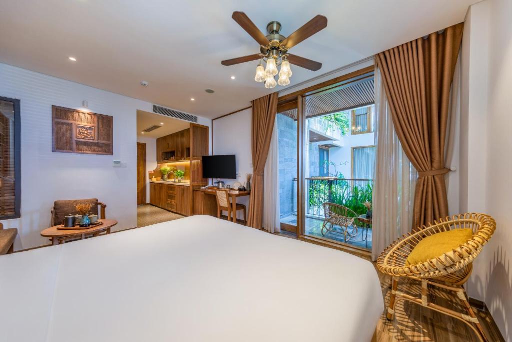 Phòng Deluxe Giường Đôi Có Ban Công