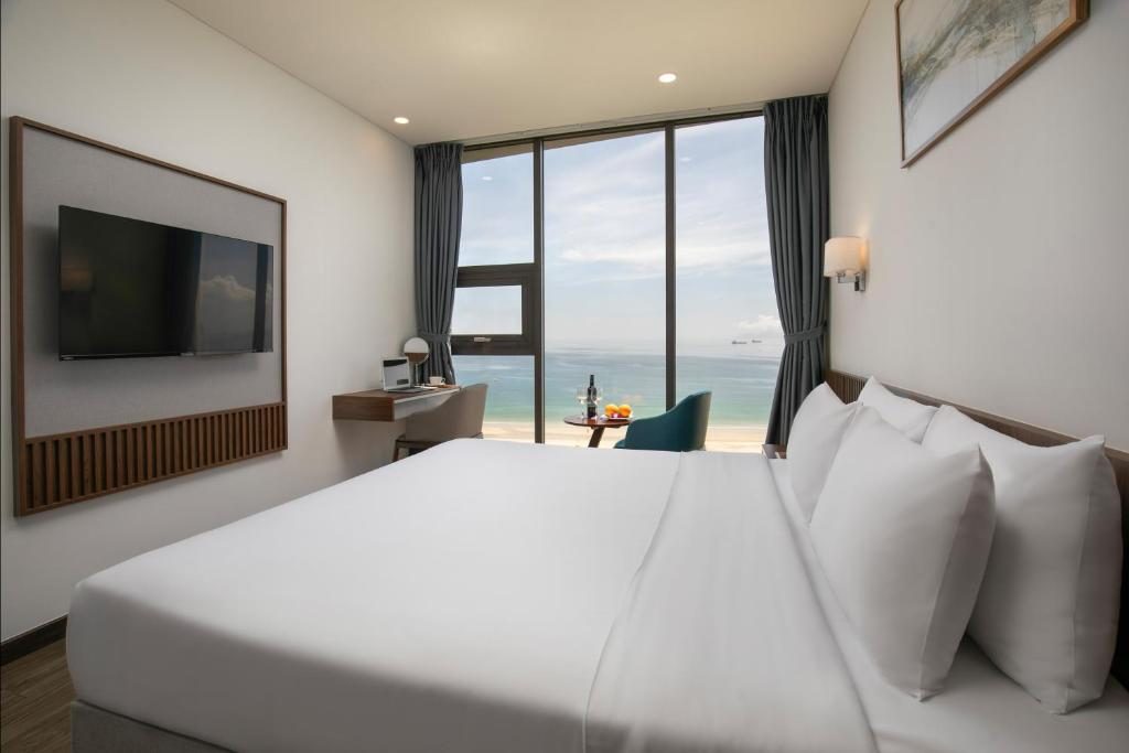 Suite Oceanfront with Bathtub