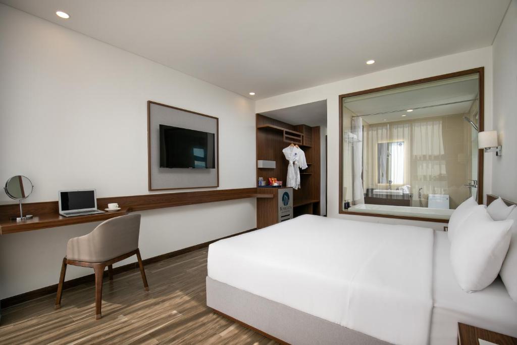 Executive Suite Ocean View with Bathtub