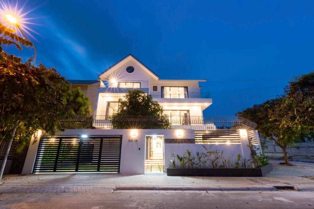 Ocean 7 BR Villa In Great Location – Free Karaoke Room