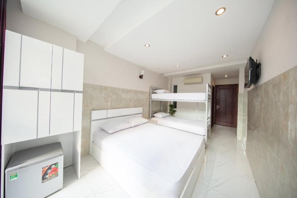 Phòng 3 Người Nhìn Ra Thành Phố