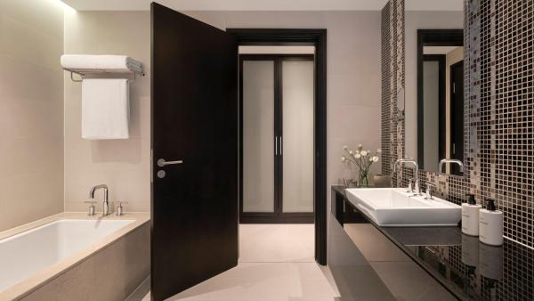 Two-Bedroom Suite with One King Bed, Two Single Beds and Ocean View