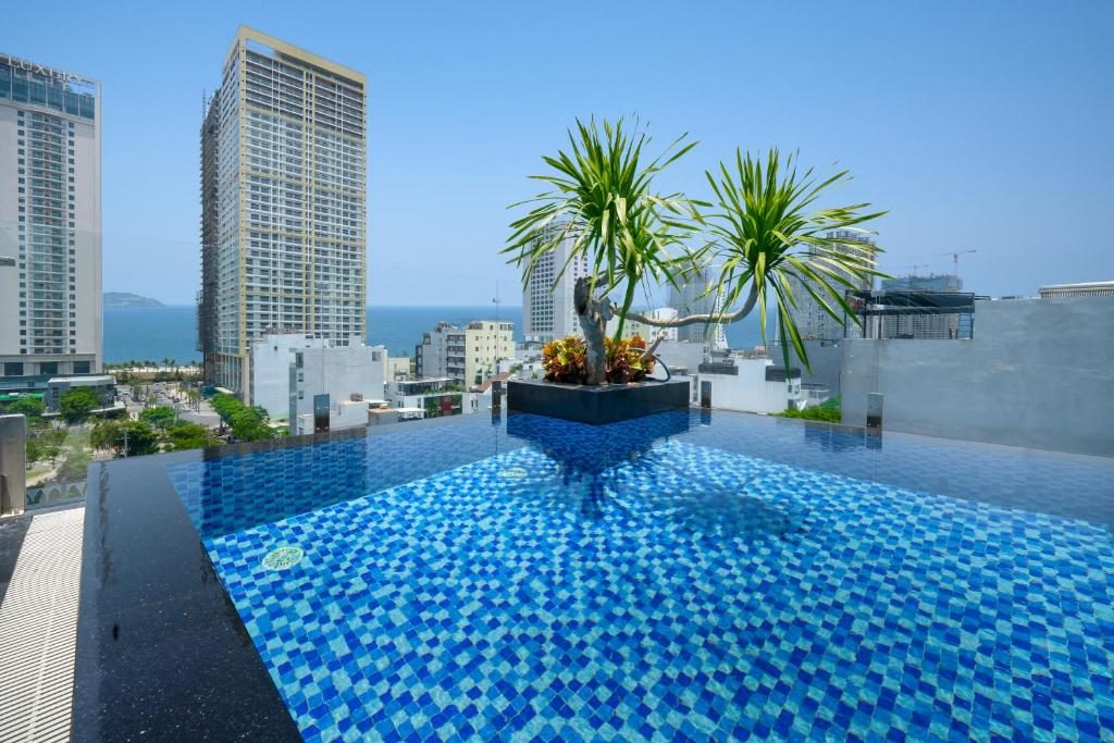 Tashi Ocean Hotel & Apartment Da Nang – Rooftop Pool