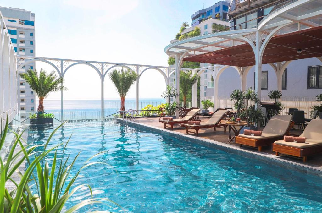 Golden Lotus Luxury Hotel Danang – Complimentary Daily Afternoon Tea