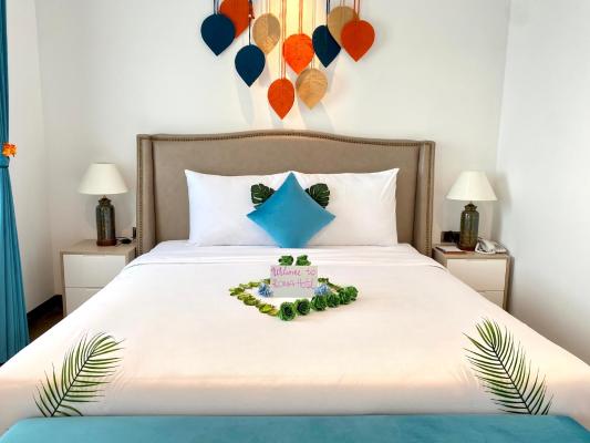 Rubia, City View, 1 King Bed with Window