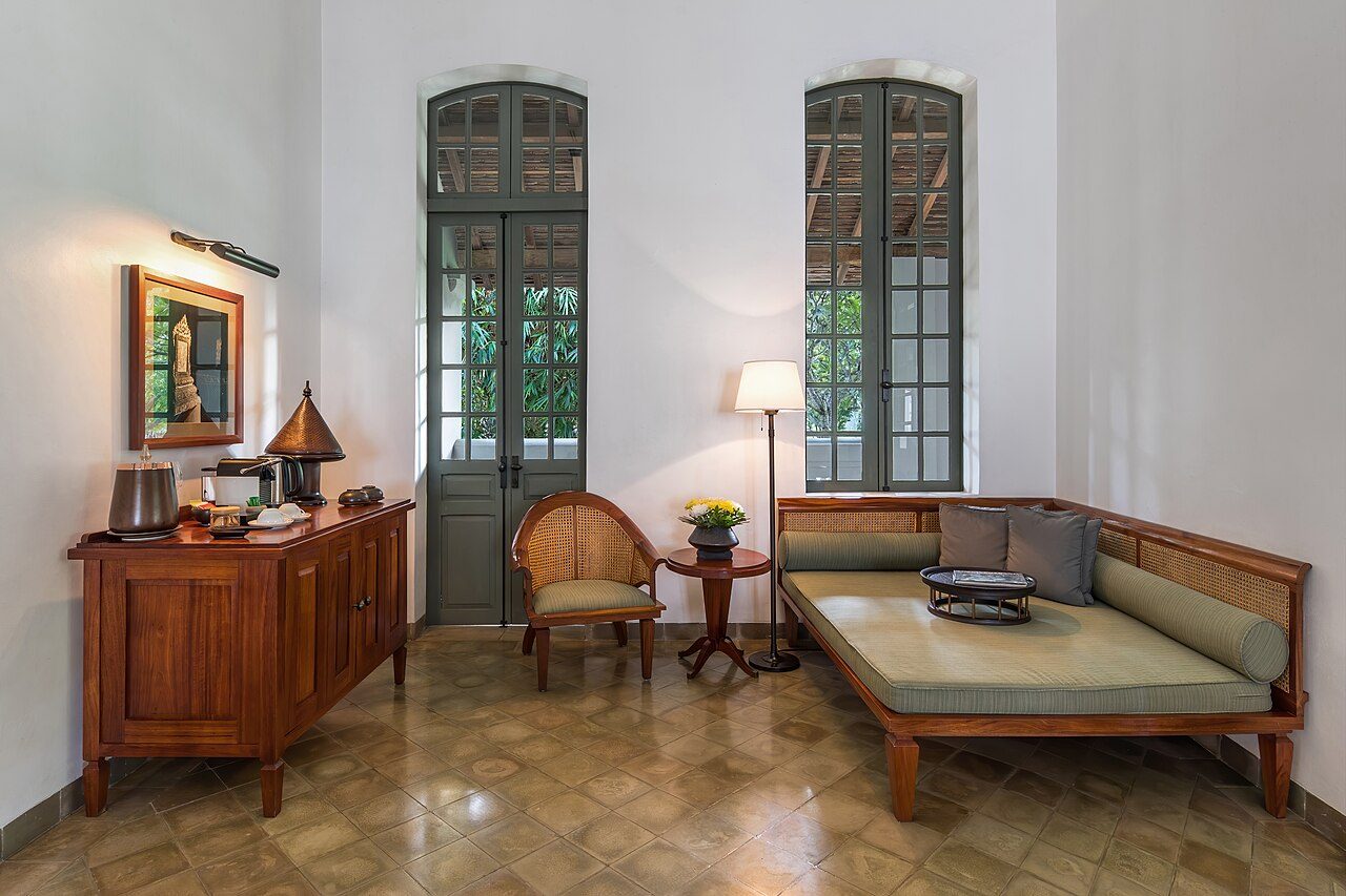 VietHotels hero — luxury resort lobby lounge